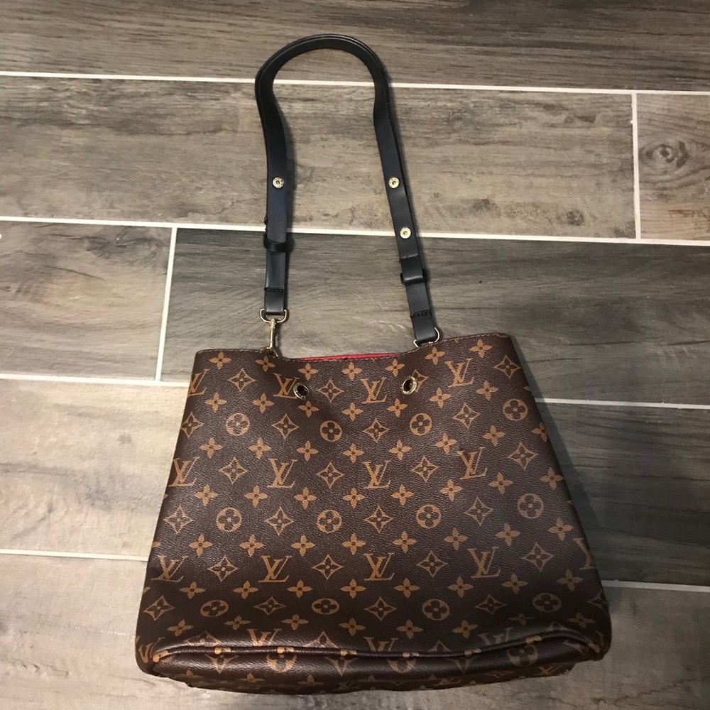 Inspired designer bucket bag